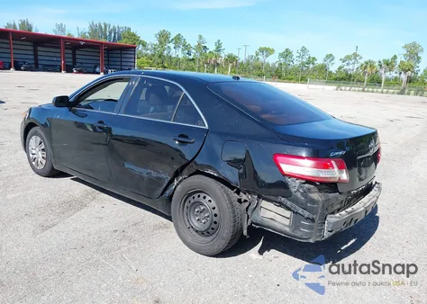 2011 Toyota Camry z USA, uszkodzony, nr VIN 4T1BF3EK6BU708750